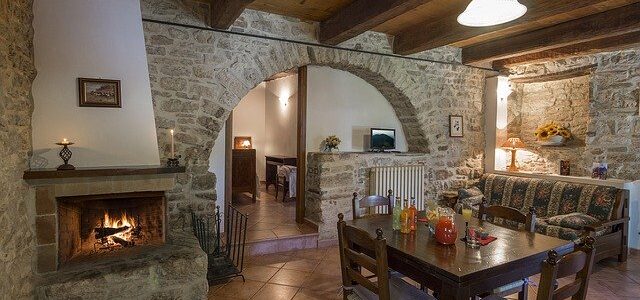 Camini in pietra: consigli per l’acquisto dei migliori, tipologie, opinioni e prezzi